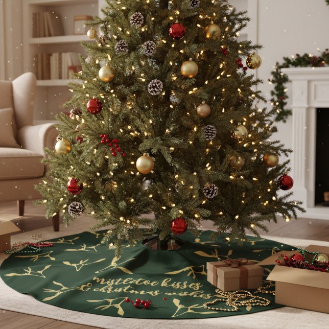 Forest Green Gold Mistletoe Kisses Custom Polyester Weihnachtsbaumdecke (Deck the Halls Early with this Green and Gold Mistletoe Tree Skirt)