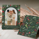Forest Green Modern Arch 1 Foto Frohe Weihnachten<br><div class="desc">Diese Kollektion besticht durch Aquarellblumen,  Beeren und Wintergrün mit moderner und eleganter Typografie,  mit einem botanischen Wintermuster zurück.</div>