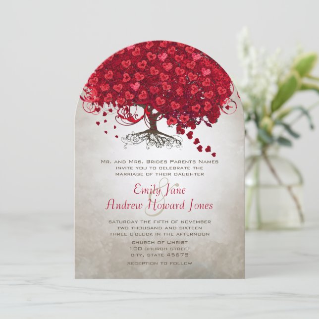 Forest Red Heart Leaf Tree Wedding Einladungen (Stehend Vorderseite)