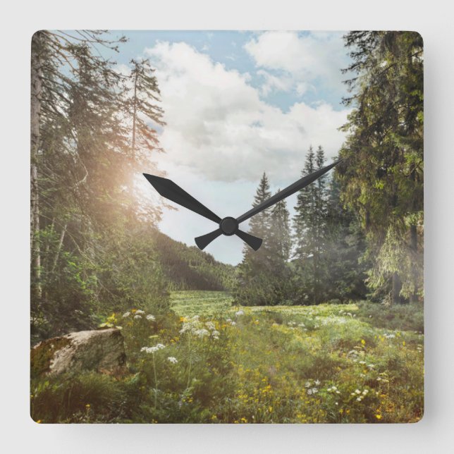 Forests | Sun Peeking Thru Quadratische Wanduhr (Vorderseite)