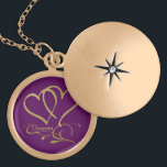 Forever Hearts Gold bearbeitbare Hintergrundfarben Medaillon<br><div class="desc">Anpassen mit Namen,  Daten und Hintergrundfarben.</div>