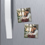Forever Script Overlay-Foto Magnet<br><div class="desc">Tauschen Sie sich ein beliebtes Foto aus dem Alltag, der Hochzeit oder der Verlobung auf unseren quadratischen Magneten für Paare, die "ewig" in modernen, handgeschriebenen Schriftzeichen am unteren Ende des Spielfeldes vorfinden. Schenken Sie Jubiläen und den Valentinstag!</div>