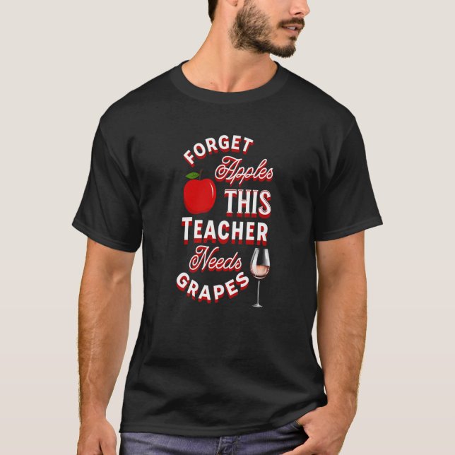 Forget Apples This Teacher Needs Grapes Wine Funny T-Shirt (Vorderseite)