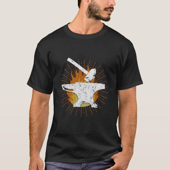 Forging Forge Blacksmith Knifemaker T-Shirt (Vorderseite)