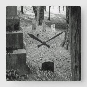 Forgotten Grave Quadratische Wanduhr