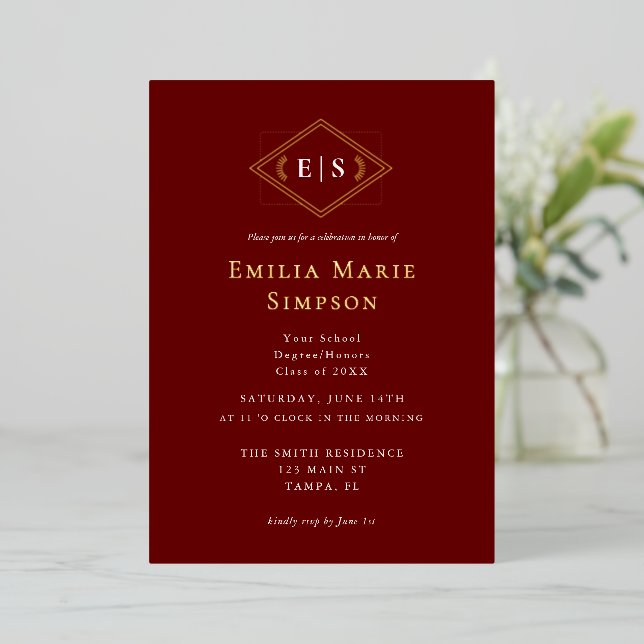Formal Monogram Burgundy Abschluss Folieneinladung (Stehend vorne)