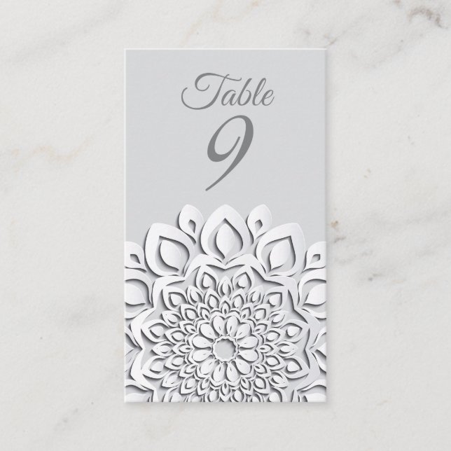 Formal White Paper Cut Mandala Wedding Platzkarte (Vorderseite)