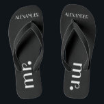 Formales Bräutigame Wedding personalisiert Flip Flops<br><div class="desc">Ein niedlicher Zusatz zu Ihrem Strand oder zu Poolsidehochzeit! Schwarzes drehen Reinfälle mit dem Wort "Herr" um und der Bräutigamname sind personalisiert. Um zu sehen gefallen zusammenpassende Bräute Reinfälle umzudrehen besichtigen meinen Speicher "die Hungarican Prinzessin" bei www.zazzle.com/hungaricanprincess*. Schauen Sie in meiner "umdrehen Reinfall" Abteilungskategorie. Glückwünsche!</div>