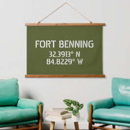 Fort Benning Latitude Longitude Wandteppich Mit Holzrahmen