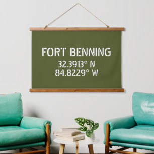 Fort Benning Latitude Longitude Wandteppich Mit Holzrahmen