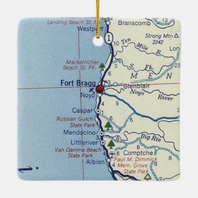 Fort Bragg Retro Map Keramikornament (Rückseite)