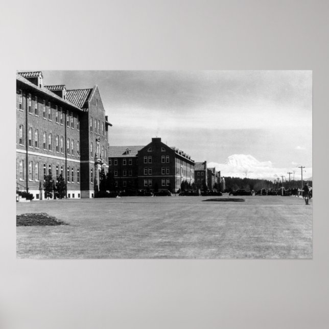 Fort Lewis, WA View Barracks und Berg Rainier Poster (Vorne)