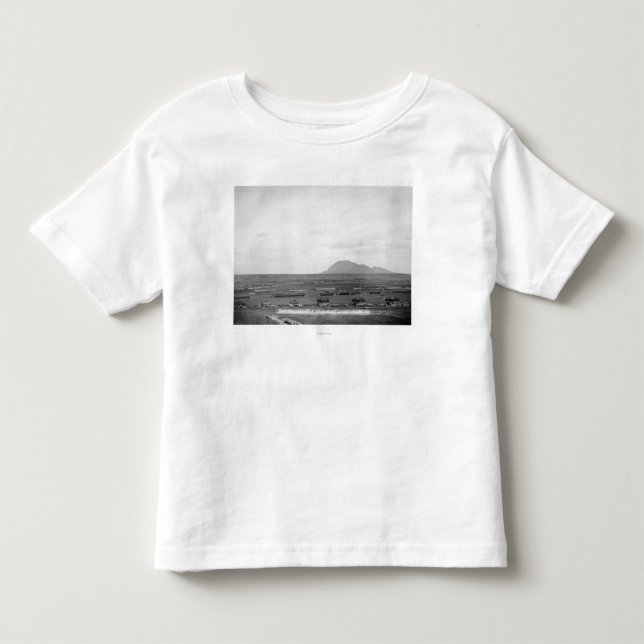 Fort Meade mit BärButte im Hintergrund Kleinkind T-shirt (Vorderseite)