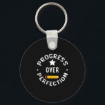 Fortschritte bei der Perfektionierung zurück zum S Schlüsselanhänger<br><div class="desc">Fortschritte bei der Perfektion,  Boss Geschenk,  Ende des Schuljahres,  Lehrerhemd,  Motivierend Shirt,  Plus Size Hemd,  Letzter Tag Shirt,  Inspiration Motivierend Teacher T - Shirt Funny Teacher Geschenk</div>