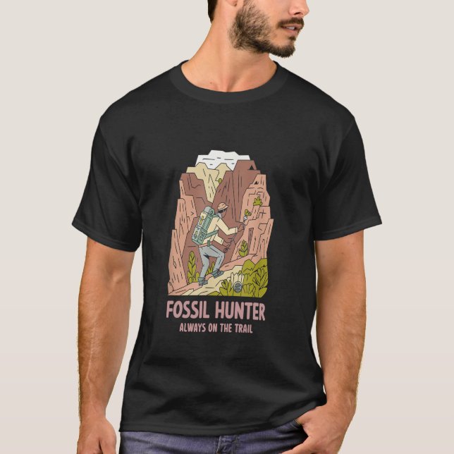 Fossil Hunter Immer auf dem Weg T-Shirt (Vorderseite)