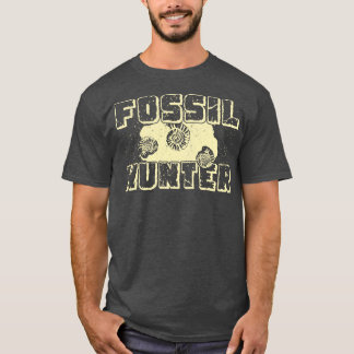 Fossil Hunter Paleontology Paleontologist Gift  T-Shirt