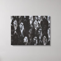 Fossile weiße Fische im schwarzen Hintergrund