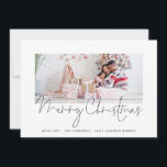 Foto 2025 Kalenderschrift Frohe Weihnachten<br><div class="desc">Familienjubiläum 2025 Kalenderskript Frohe Weihnachten. Ersetzen Sie das Foto einfach durch Ihr eigenes und personalisieren Sie es mit Ihrem Gruß und Ihren Namen unten. Frohe Weihnachten ist in einem stilvollen Set-Skript. Auf der Rückseite ist ein praktischer Kalender 2025 für Ihre Empfänger.</div>