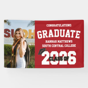 Foto 2026 Rotes Abschlussbanner mit Kappe Banner