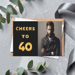 Foto 40. Geburtstag Party jubelt Goldballon-Text Einladung<br><div class="desc">Eine trendige Party Einladung aus dem 40. Jahrhundert. Mit dem Text: Gefällt auf 40 auf der Vorderseite geschrieben mit Imitaten goldenen Ballonbriefe. Schwarzer Hintergrund. Vorlage für Ihr Foto. Fügen Sie Ihre Veranstaltungsdetails auf der Rückseite hinzu. Weiße Buchstaben,  schwarzer Hintergrund.</div>