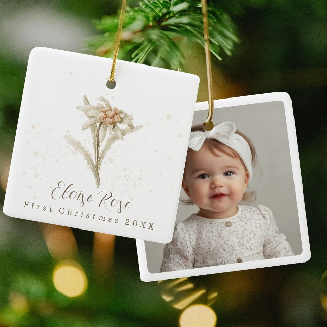 Foto Baby First Christmas Edelweiss Floral Keramikornament (Von Creator hochgeladen)
