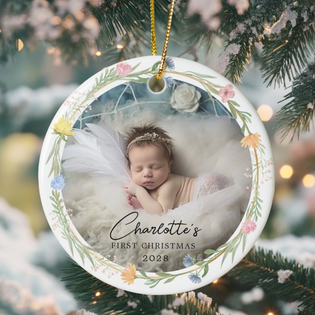 Foto Baby's First Christmas - Niedlicher Blumenkra Keramik Ornament (Photo Baby's First Christmas - Cute Floral Wreath Ceramic Ornament)