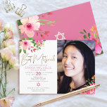 Foto Bat Mitzvah Floral Watercolor Gold Script Einladung<br><div class="desc">Seien Sie stolz, freuen Sie sich und präsentieren Sie diesen Meilenstein Ihres Lieblings-Bat Mitzvah mit dieser raffinierten, personalisierten Foto-Einladung! Eine schicke, atemberaubende, pinkfarbene und pfirsichfarbene Aquarellfarbe mit Imitaten Goldfolienskripttypografie moderne staubige Rose und graue Sans Serif überlagert einen weißen Hintergrund auf der links Seite, Ihr personalisiertes Foto rechts. Zusätzliche Aquarellfarben-Blume und...</div>