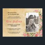 Foto Birthday Party Coral Floral Vintag Einladung<br><div class="desc">Fügen Sie Ihr Foto zu diesem Vintagen Stil Blumenladen. Erhöhe jedes Alter. Rückdruck im Lieferumfang enthalten.</div>