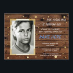 Foto Birthday Vintage Holzart Einladung 40. 60.<br><div class="desc">Fügen Sie Ihr Foto zu diesem Vintagen Stil Holz laden. Gib jedes Alter hinzu. Rückdruck im Lieferumfang enthalten.</div>