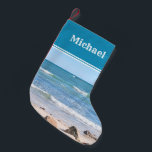 Foto Blue Ocean Waves Sandy Beach Kleiner Weihnachtsstrumpf<br><div class="desc">Dieser wunderschöne Strumpf besticht durch ein hübsches Foto des Ozeans. Kann mit Namen oder Monogramm angepasst werden.</div>