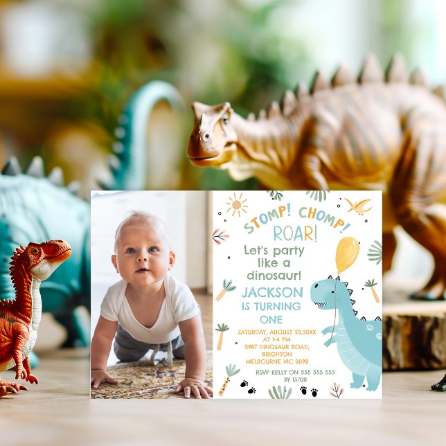 Foto Blue Stomp Chomp Roar Dinosaur 1. Geburtstag Einladung (Stomp, Chomp, Roar Dinosaur 1st Birthday invitation,  Dinosaur Themed Birthday Invitation Template)