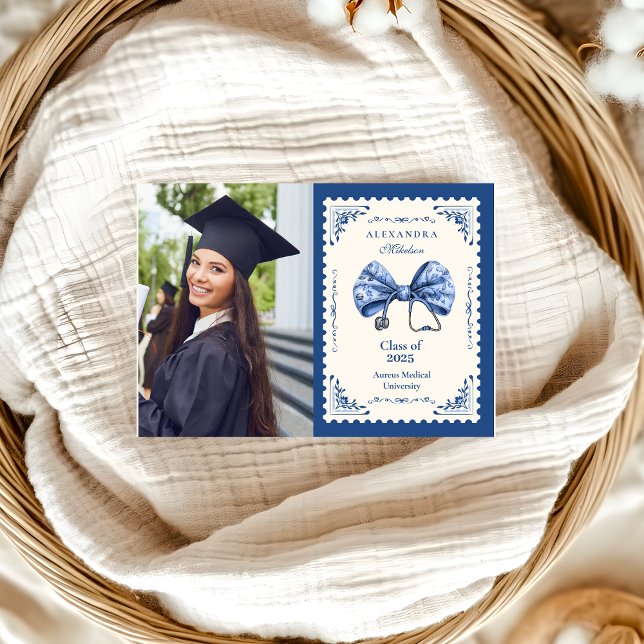 Foto Blue Toile Bow Nursing School Graduate Ankündigung (Von Creator hochgeladen)