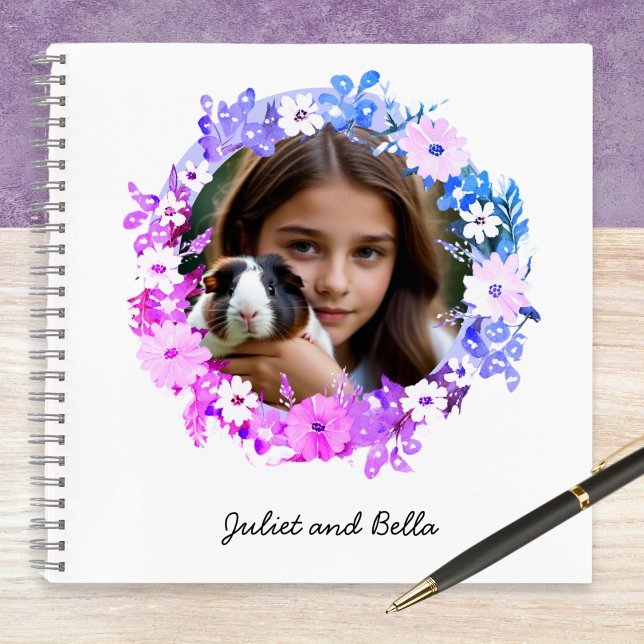 Foto Blumenkohl Personalisiert Notizbuch (A notebook to customize with a photo of you and your pet in a floral 'frame', with names underneath)