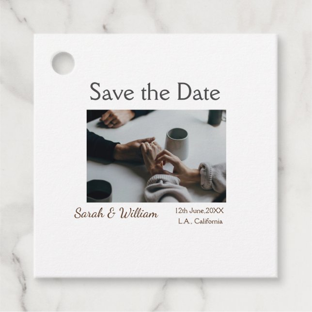 Foto Classic White elegante Typografy Hochzeit Mod Geschenkanhänger (Vorderseite)