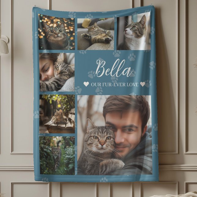 Foto Collage Dog oder Cat Lover in der Liebe: Fleecedecke (Wrap yourself in warmth and memories with the Fur-ever Love Photo Collage Fleece Blanket.)