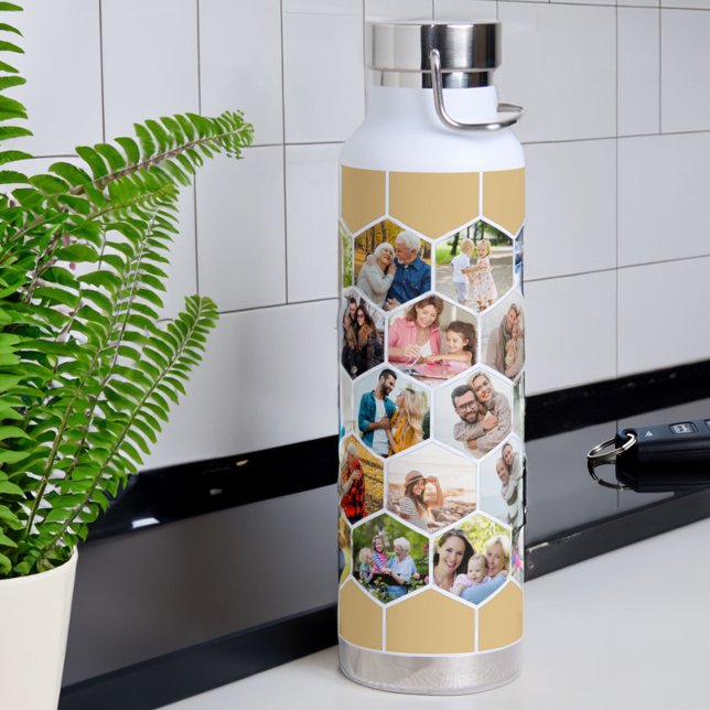 Foto Collage Geometric Hexagon 28 Bild 22oz Trinkflasche (Insulated water bottle 28 of your favorite pics in honey beige hexagon honeycomb pattern)