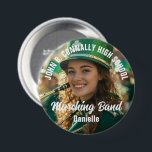 Foto der großen Marschband-Hochschule Button<br><div class="desc">Diese coole,  maßgeschneiderte High School Marching Band Foto-Knopfdruck in großen Zügen zeigt weiße Typografie Ihres Teams und Spielernamen. Personalisieren Sie mit dem Bandnamen oder Maskottchen über das Spielerfoto.</div>
