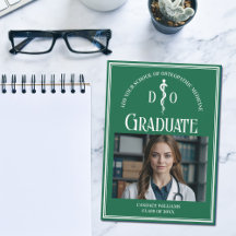 Foto der grünen Osteopathie-Medical-School-Abschlu