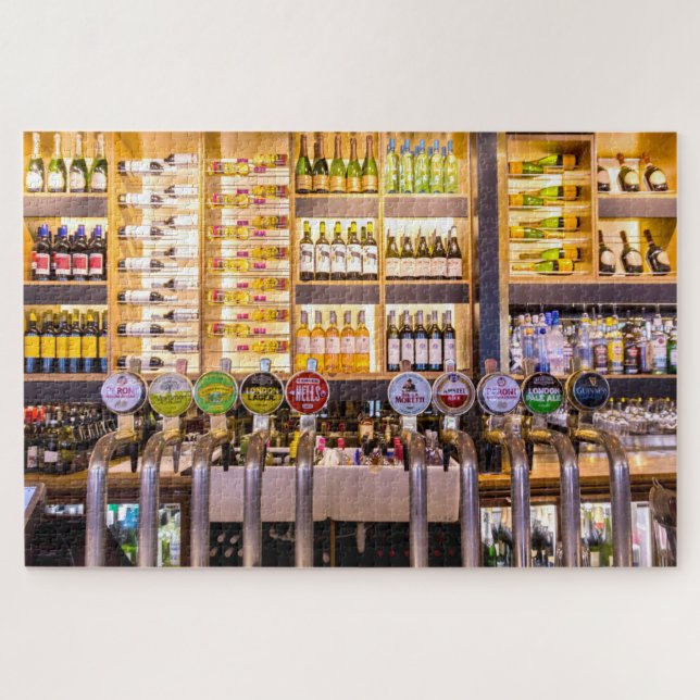 Foto der Londoner Bierkneipe, Bierpumpen und Weinf (Horizontal)