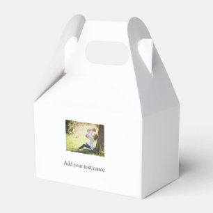 Foto der Mutter-Tochter-Familie fügt Bildtext-Name Geschenkschachtel