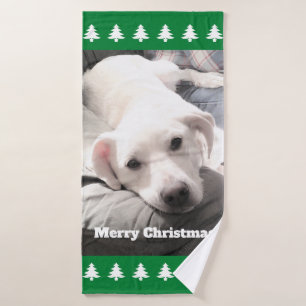 Foto der Niedlichen Weißen Hunde Grüne Weihnachtsb Badehandtuch
