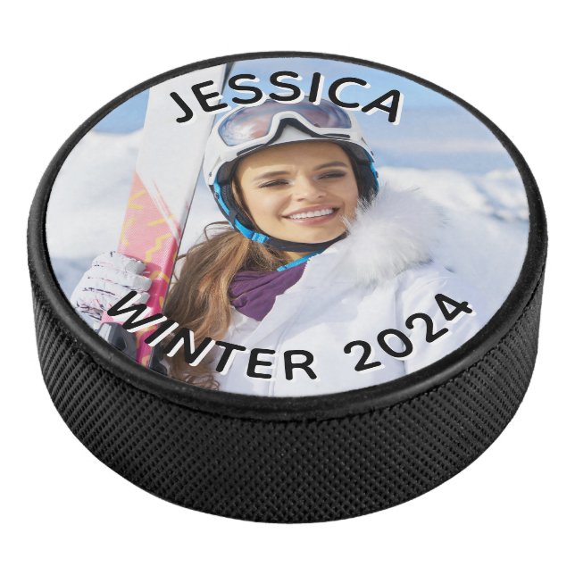 Foto der Schwarzweißtextanzeige Eishockey Puck (3/4)