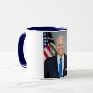Foto des amerikanischen Präsidenten Joe Biden im W Tasse