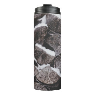 Foto des Brennholzstapels schließen Thermosbecher