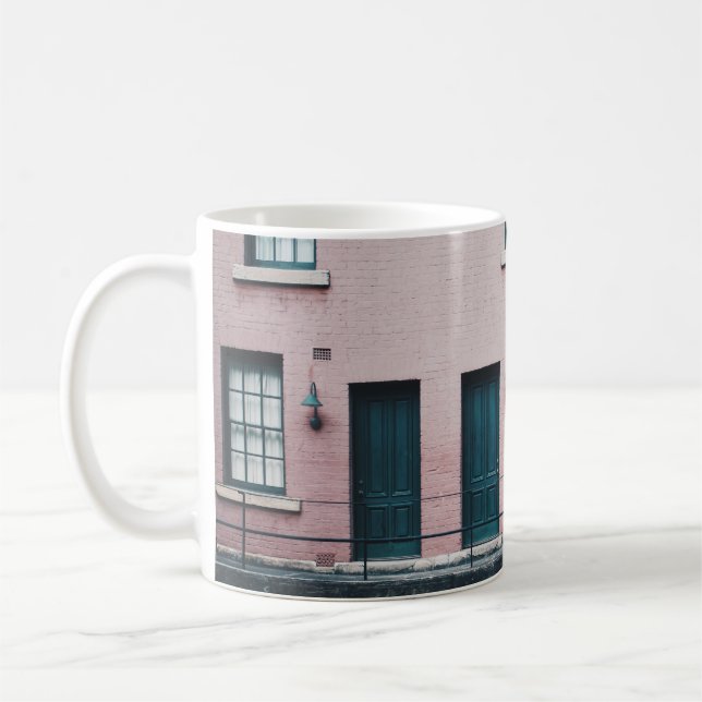 FOTO DES GEBÄUDE MIT TREPPEN KAFFEETASSE (Links)