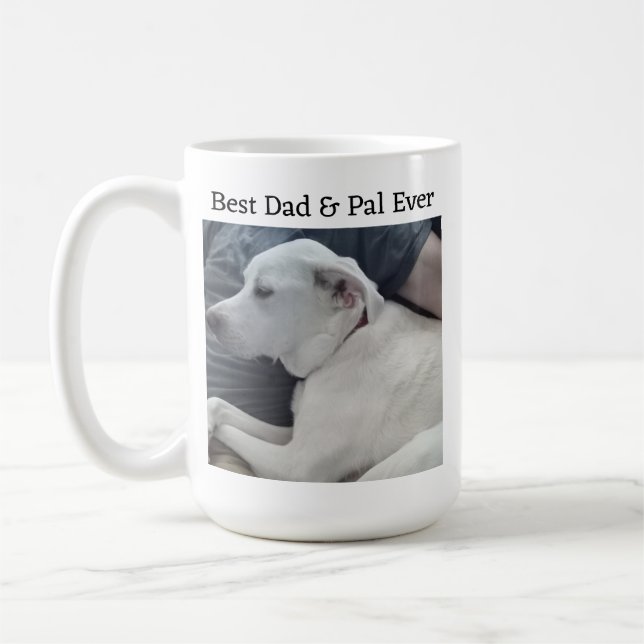 Foto des Niedlichen Hundes mit Bestem Pal je Kaffeetasse (Links)