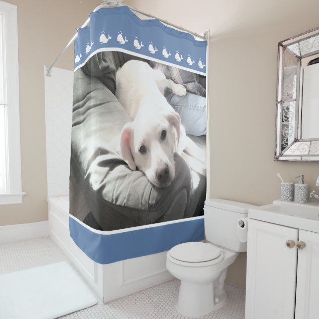 Foto des Niedlichen Hundes neben Best Friend Blue Duschvorhang (Beispiel)