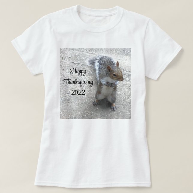 Foto des Niedlichen kleinen Eichhörnchens mit Fluf T-Shirt (Design vorne)