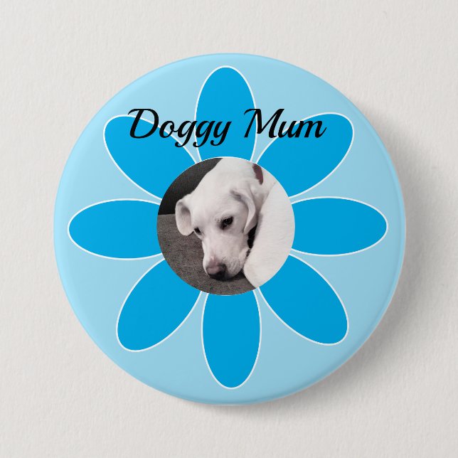 Foto des Niedlichen Welpen-Hundes in blauer Mum-Ra Button (Vorderseite)