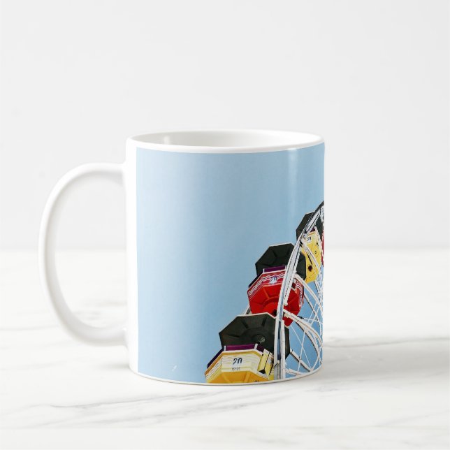 Foto des weißen Riesenrades in der Morgendämmerung Kaffeetasse (Links)